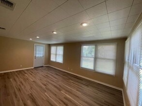 1906 Anaqua Ave in Victoria, TX - Building Photo - Building Photo