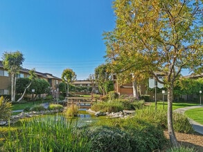 Casa Sierra Apartment Homes in Riverside, CA - Foto de edificio - Building Photo