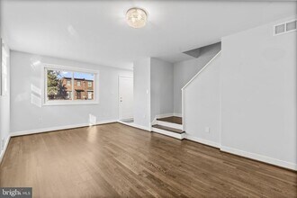 3918 Usher Ave in Alexandria, VA - Foto de edificio - Building Photo