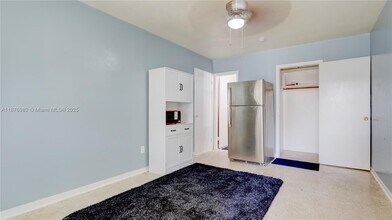 28 NW 170th St in North Miami Beach, FL - Building Photo - Building Photo