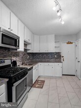3705 S George Mason Dr in Falls Church, VA - Foto de edificio - Building Photo