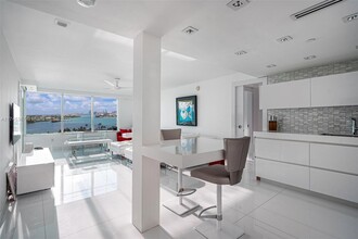 400 South Pointe Dr in Miami Beach, FL - Building Photo - Building Photo