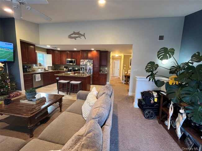 12 Della Dr in West Babylon, NY - Building Photo - Building Photo