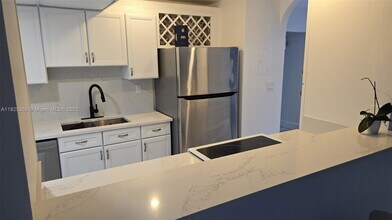 2715 N Ocean Blvd in Fort Lauderdale, FL - Building Photo - Building Photo