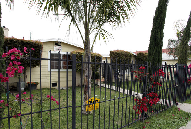 4238-4248 Euclid Ave in San Diego, CA - Foto de edificio - Building Photo