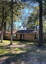 202 Spring Creek Loop in Livingston, TX - Building Photo