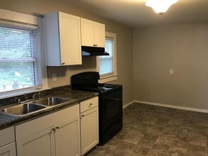2095 Vickers Rd in Huntersville, NC - Building Photo - Building Photo