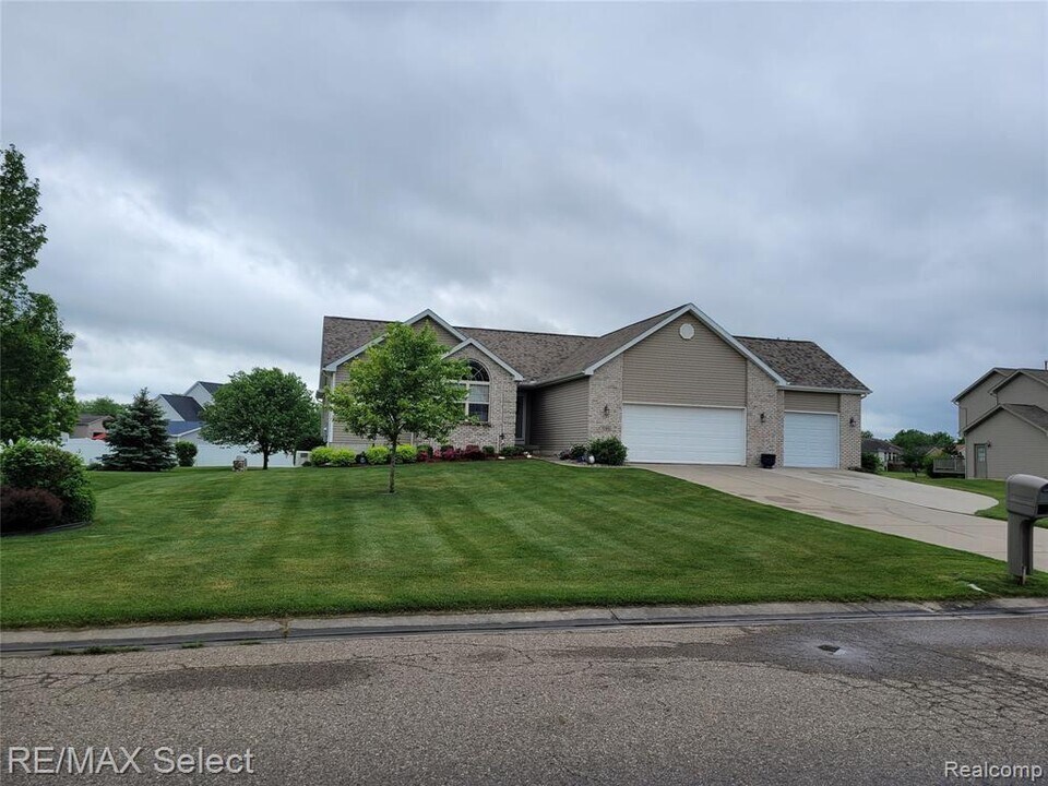 7095 William John Ct in Swartz Creek, MI - Building Photo