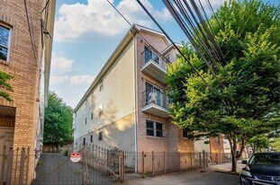21-23 Norfolk Street Unit 2 in Newark, NJ - Building Photo