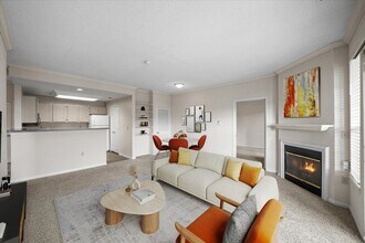 The Claremont Apartment Homes in Overland Park, KS - Foto de edificio - Building Photo