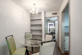Cedar Branch Apartments in Houston, TX - Foto de edificio - Interior Photo