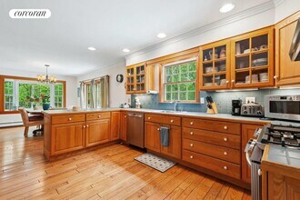 330 Sprig Tree Path in Sag Harbor, NY - Building Photo - Building Photo