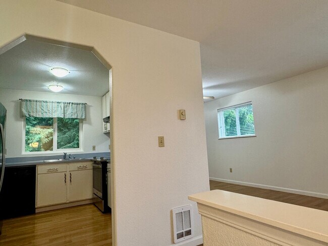 20464 Jefferson Beach Rd NE in Kingston, WA - Foto de edificio - Building Photo