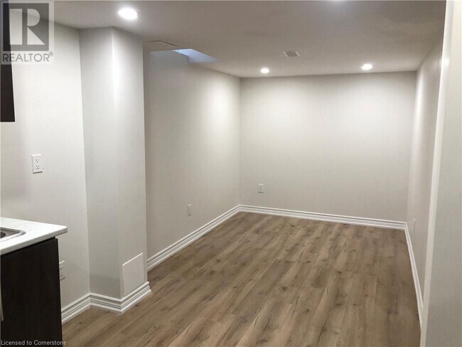 5568 Freshwater Dr in Mississauga, ON - Building Photo - Building Photo