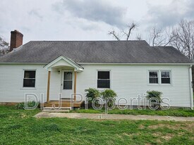 816 Andrew Johnson Hwy in Strawberry Plains, TN - Building Photo