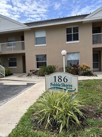 186 Pebble Shores Dr in Naples, FL - Foto de edificio - Building Photo