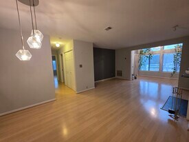 2802 Lee Oaks Pl, Unit 302 in Falls Church, VA - Building Photo