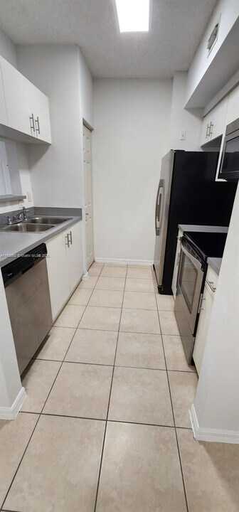 2080 W Preserve Way in Miramar, FL - Building Photo