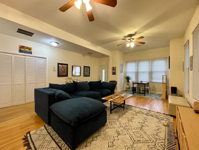 2620 W Armitage Ave in Chicago, IL - Building Photo - Building Photo