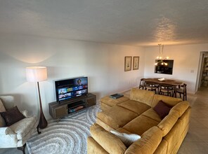 7173 W Country Club Dr N, Unit 144 in Sarasota, FL - Building Photo - Building Photo
