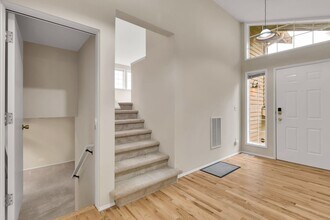 17812 151st Way NE in Woodinville, WA - Building Photo - Building Photo