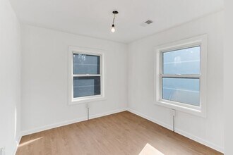308 W Queen Ln in Philadelphia, PA - Building Photo - Building Photo