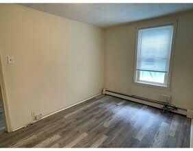 41 Park St-Unit -2 in Taunton, MA - Foto de edificio - Building Photo