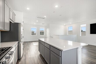 8728 Hotchkiss St in Littleton, CO - Foto de edificio - Building Photo