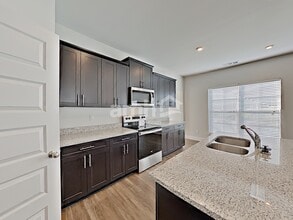 5325 Tupelo St in Nashville, TN - Foto de edificio - Building Photo