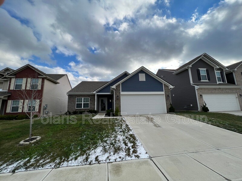 5899 Stubbington Ln in Whitestown, IN - Building Photo