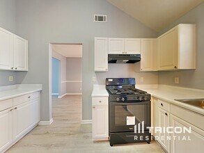 1100 Village Oaks in Jonesboro, GA - Building Photo - Building Photo