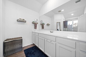 9303 Darby Knoll Wy in Houston, TX - Building Photo - Building Photo