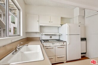 941 N San Vicente Blvd in West Hollywood, CA - Building Photo - Building Photo