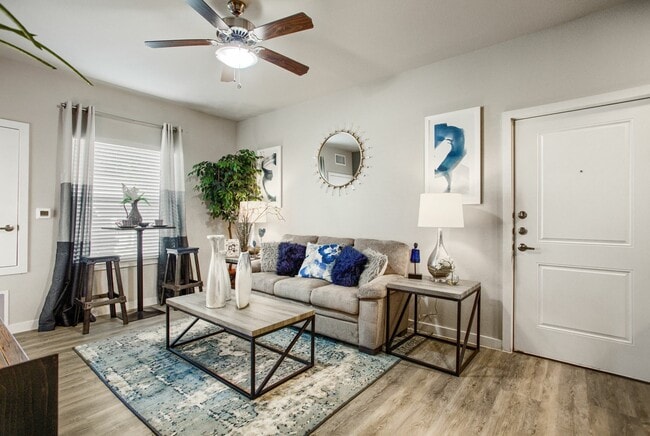 Urban Oaks at Conroe in Conroe, TX - Foto de edificio - Building Photo