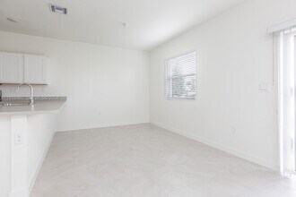 1780 SE 9th Ave in Florida City, FL - Building Photo - Building Photo