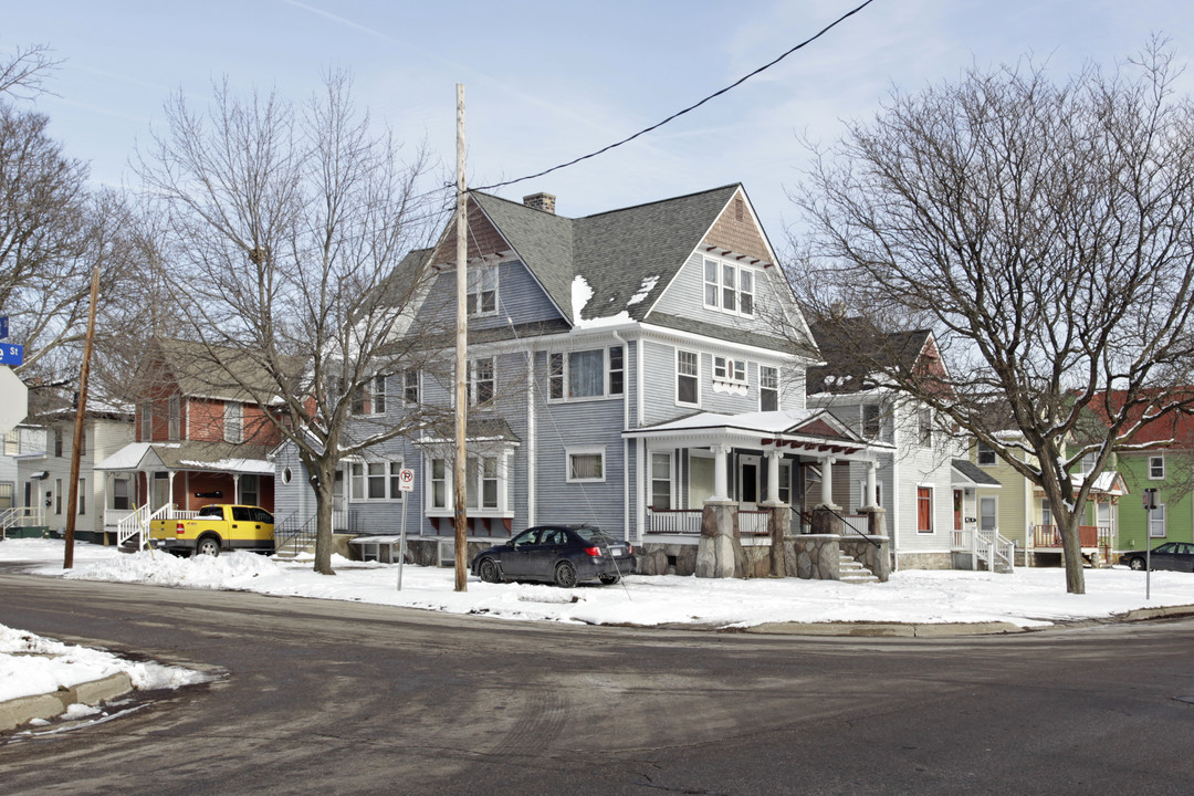 721 Locust St in Kalamazoo, MI - Building Photo