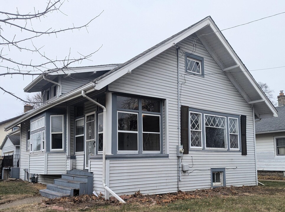 1803 Auburn St in Rockford, IL - Building Photo