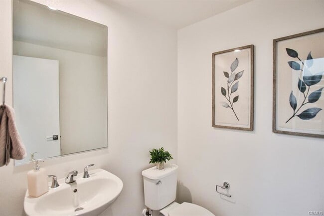 1703 W Cara Dr in Anaheim, CA - Foto de edificio - Building Photo