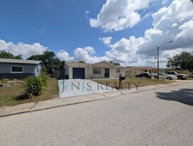 8151 Hixton Dr in Port Richey, FL - Building Photo