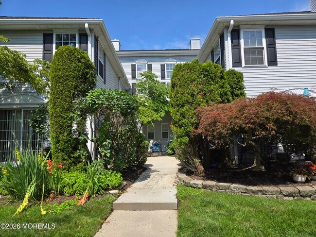 property at 761 Banyan Ct
