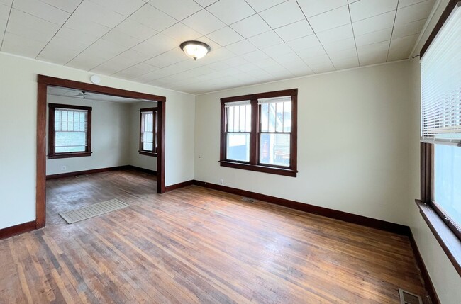508 W 10th Ave in Hutchinson, KS - Building Photo - Building Photo