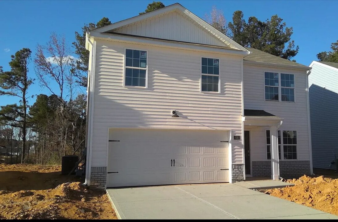 308 Mimosa Ct in Sanford, NC - Building Photo