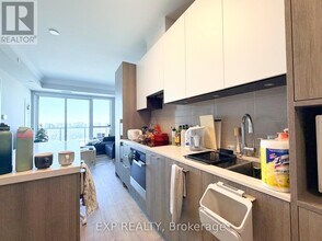 18 Water Walk Dr in Markham, ON - Building Photo - Building Photo