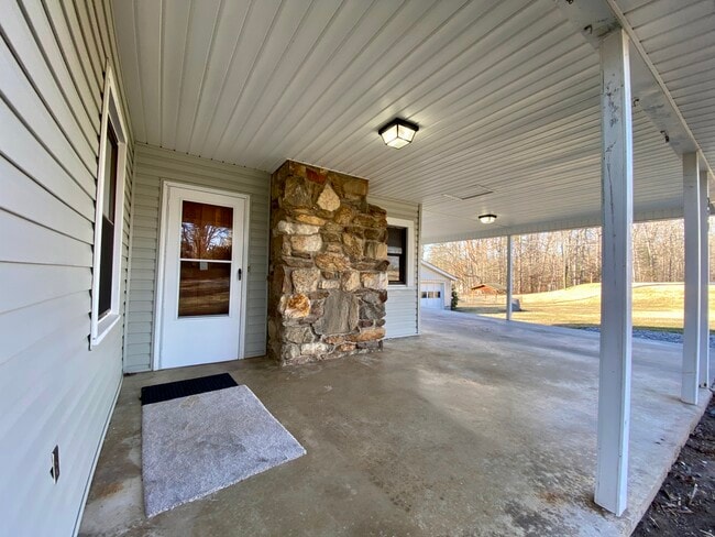 729 Asbury Rd in Candler, NC - Building Photo - Building Photo