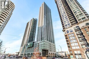 395 Square One Dr in Mississauga, ON - Building Photo