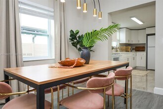 2761 SW 33rd Ave in Miami, FL - Building Photo - Building Photo