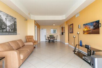 5600 Collins Ave, Unit 17J in Miami Beach, FL - Building Photo - Building Photo