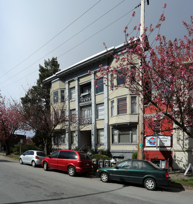 1455 W 8th Ave in Vancouver, BC - Building Photo - Primary Photo