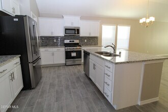 1217 Golden Summer Ct in Horizon City, TX - Building Photo - Building Photo