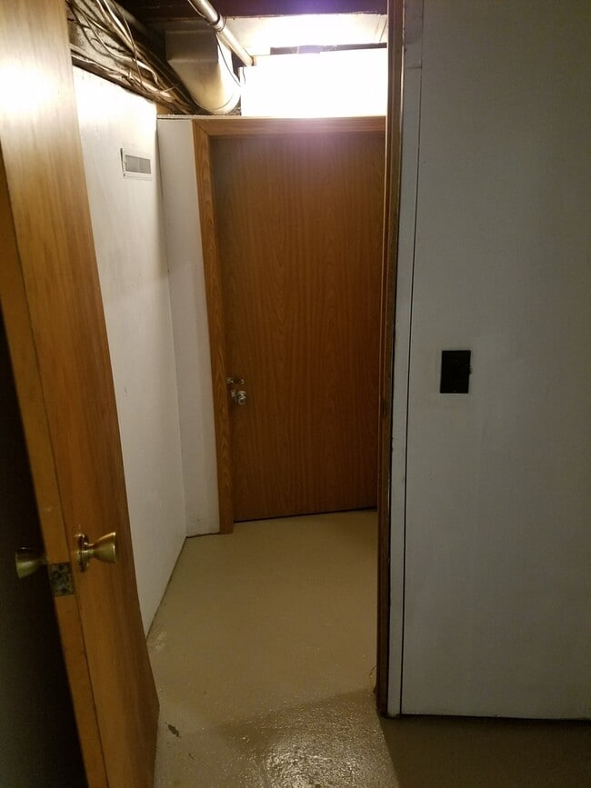 1002 W Oakland Ave in Austin, MN - Building Photo - Building Photo